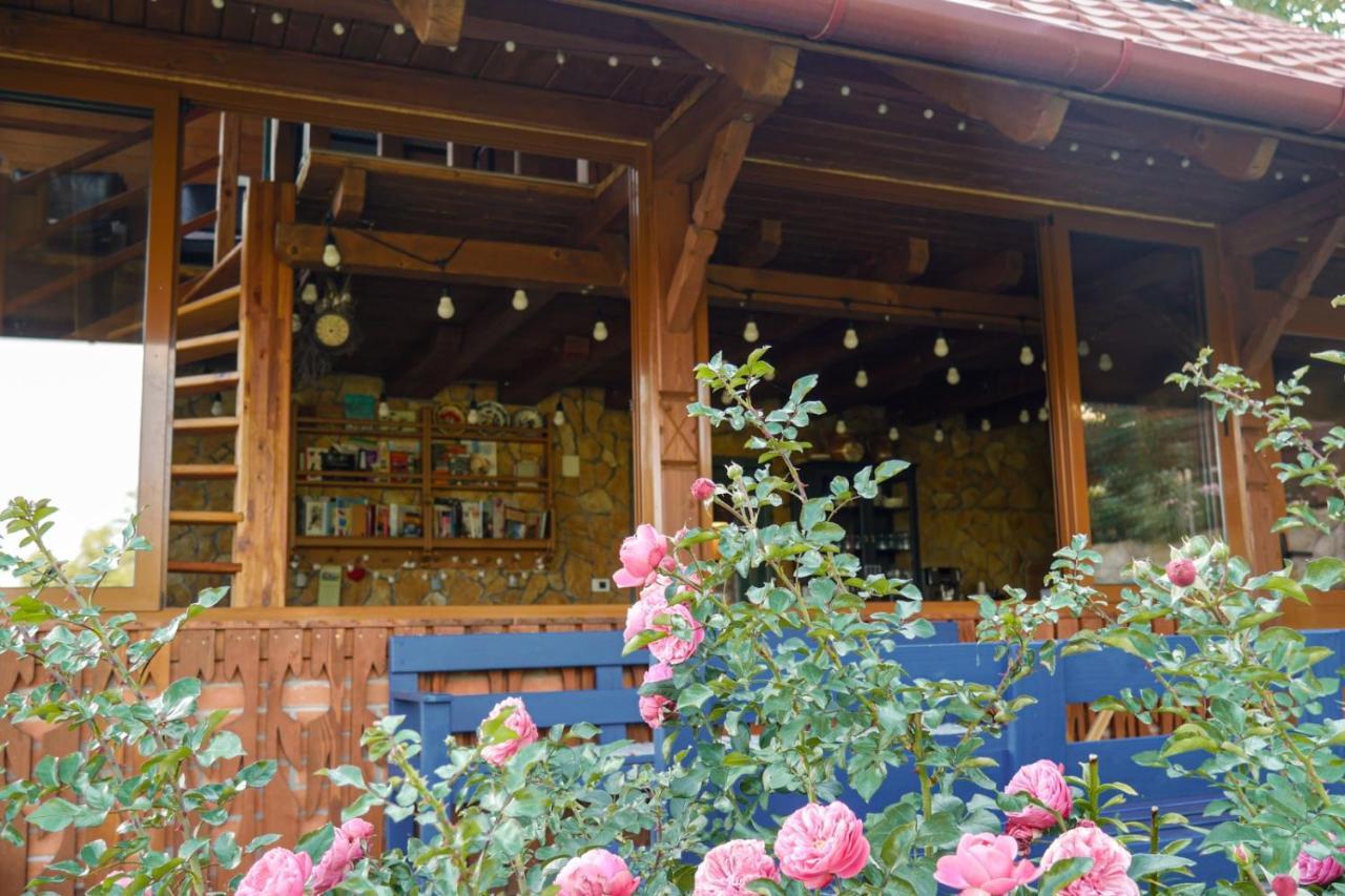 Rose Hip Hill Farm Bed & Breakfast Valea Tirnei Luaran gambar