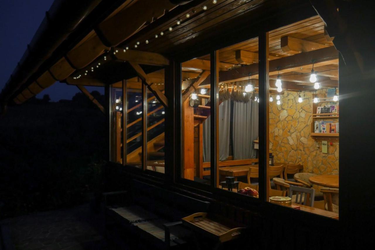 Rose Hip Hill Farm Bed & Breakfast Valea Tirnei Luaran gambar